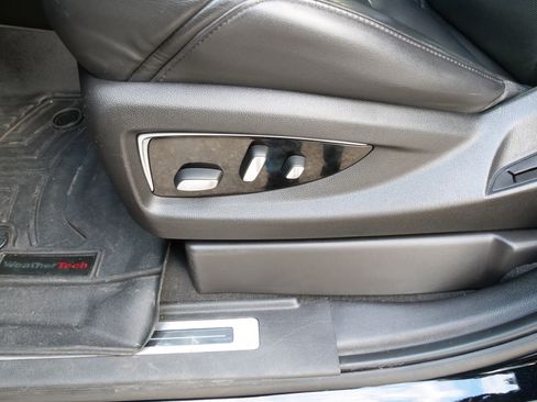 Used 2018 Cadillac Escalade ESV Premium Luxury image 18