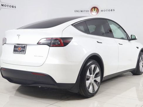 Used 2022 Tesla Model Y Long Range image 3
