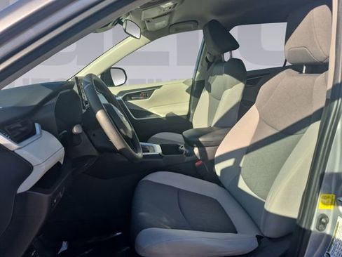Used 2022 Toyota RAV4 XLE image 10