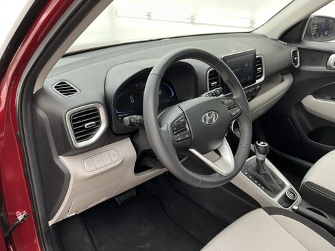 Used 2025 Hyundai Venue SEL image 13