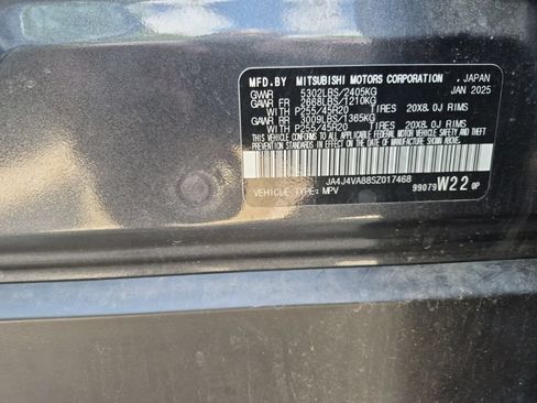 Used 2025 Mitsubishi Outlander AWD image 8