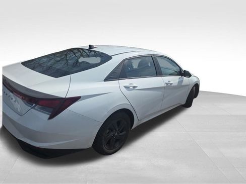 Used 2023 Hyundai Elantra SEL image 3