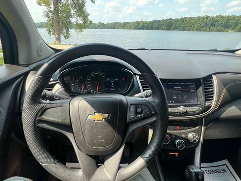 Used 2020 Chevrolet Trax LS FWD image 13