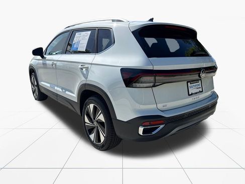 Used 2025 Volkswagen Taos SE AWD/4WD image 6