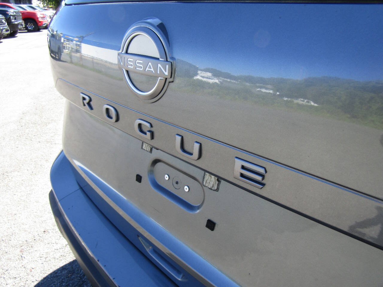 Used 2024 Nissan Rogue S AWD/4WD image 31