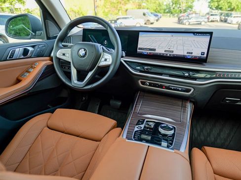 Used 2025 BMW X7 xDrive40i w/ Premium Package AWD/4WD image 47