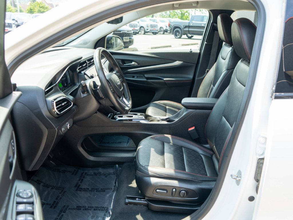 Certified 2023 Chevrolet Bolt EUV Premier w/ Redline Edition FWD image 12