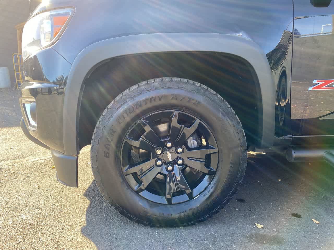 Used 2019 Chevrolet Colorado Z71 w/ Z71 Midnight Edition AWD/4WD image 11