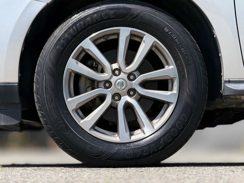 Used 2015 Nissan Pathfinder SV image 31