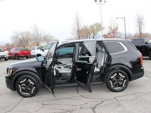 Used 2023 Kia Telluride S w/ S Sunroof Package image 7