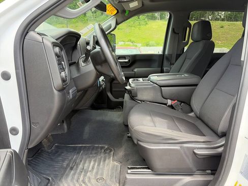 Used 2022 Chevrolet Silverado 2500 Custom w/ Custom Value Package AWD/4WD image 10