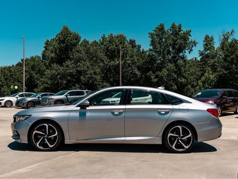 Used 2018 Honda Accord Sport image 4