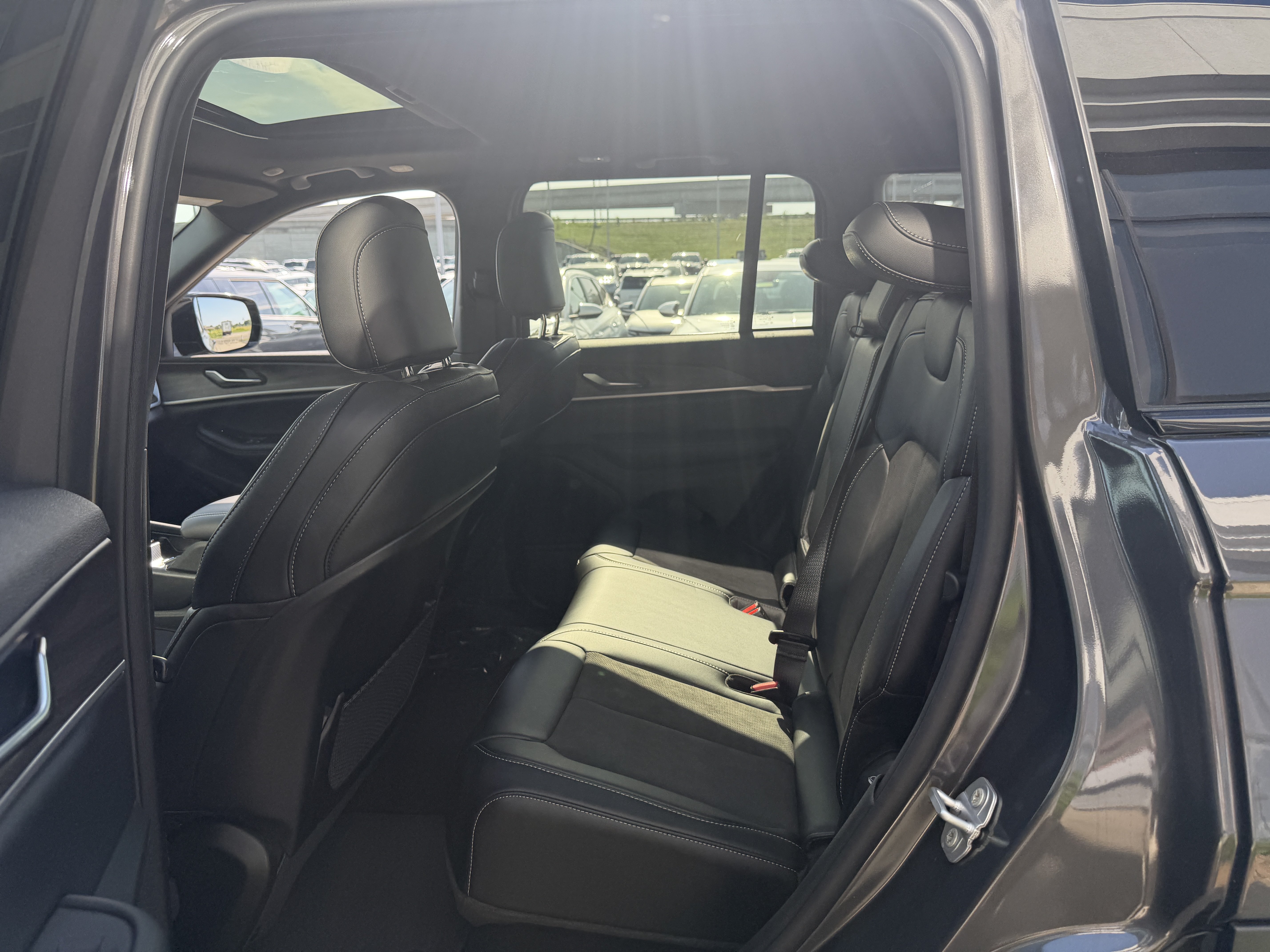 New 2026 Jeep Grand Cherokee Altitude AWD/4WD image 26