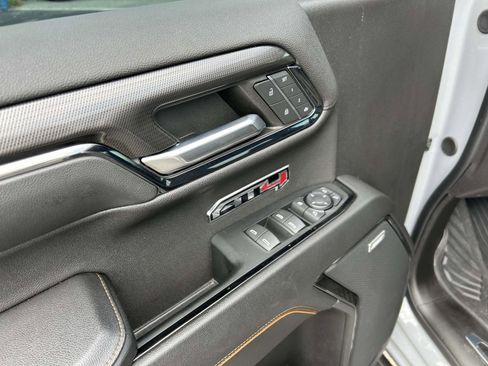 Used 2024 GMC Sierra 1500 AT4 w/ AT4 Premium Package AWD/4WD image 18