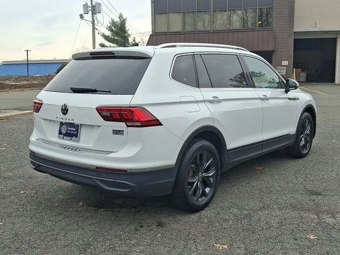 Certified 2024 Volkswagen Tiguan SE image 11