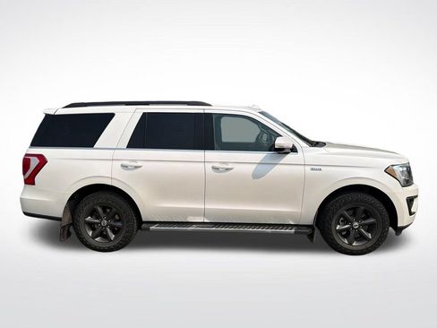 Used 2018 Ford Expedition XLT w/ Equipment Group 202A AWD/4WD image 9