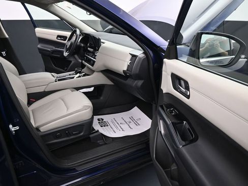 Used 2023 Nissan Pathfinder SL FWD image 24