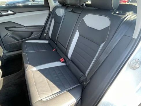 Used 2024 Volkswagen Taos SEL image 11