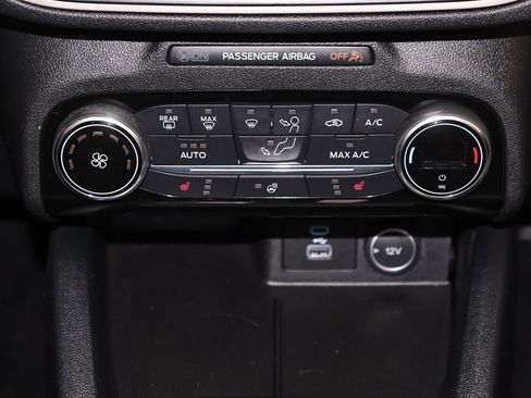 Certified 2021 Ford Escape SE w/ SE Sport Appearance Package image 29