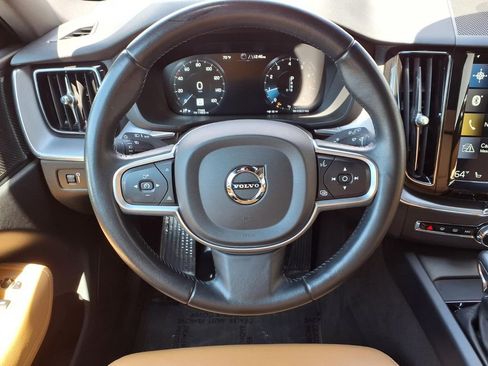 Used 2020 Volvo XC60 T5 Momentum w/ Protection Package Premier AWD/4WD image 14