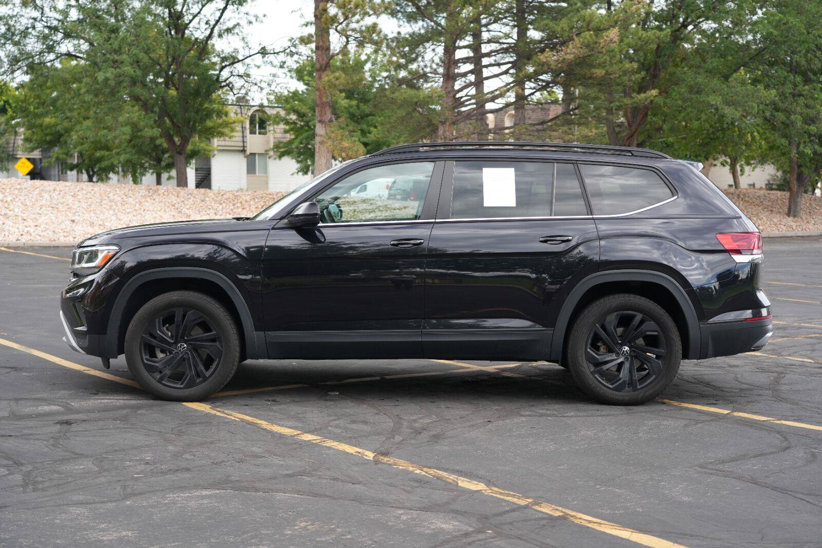 Used 2023 Volkswagen Atlas SE AWD/4WD image 2