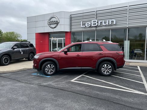 Used 2022 Nissan Pathfinder SL image 2