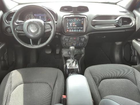 Used 2022 Jeep Renegade Altitude w/ Convenience Group AWD/4WD image 7