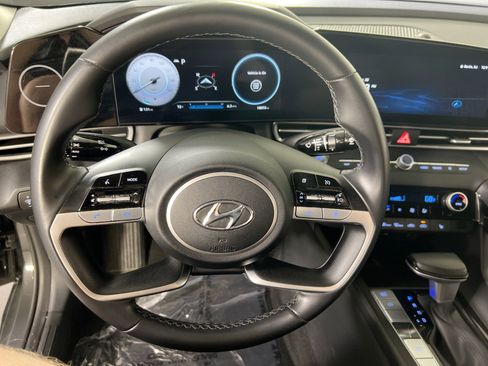 Used 2023 Hyundai Elantra SEL w/ Convenience Package image 11