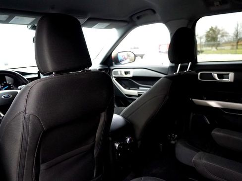 Used 2021 Ford Explorer XLT image 27