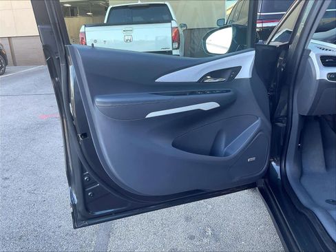 Used 2019 Chevrolet Bolt Premier w/ Infotainment Package image 5