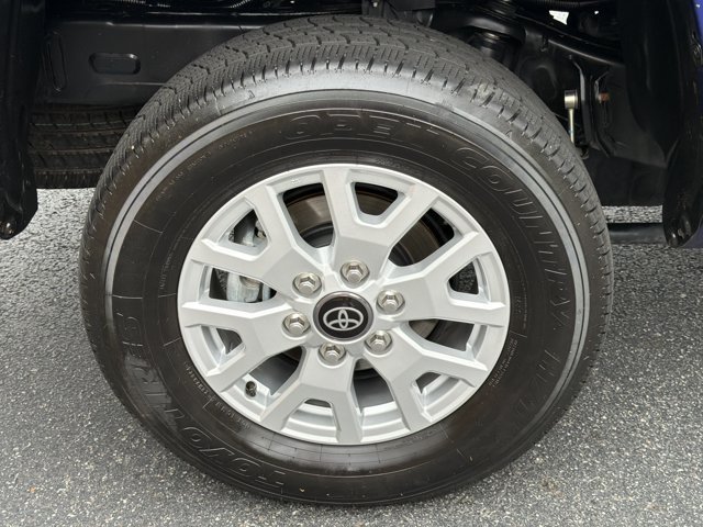 Used 2025 Toyota Tacoma SR5 AWD/4WD image 17