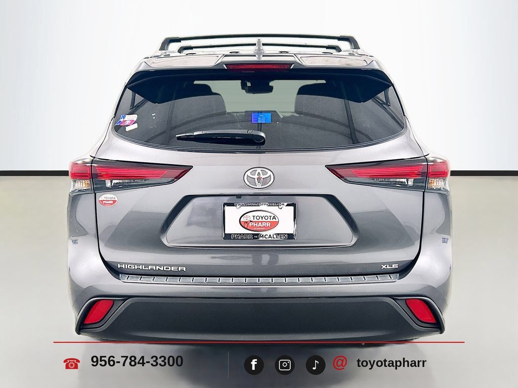 Used 2025 Toyota Highlander XLE FWD image 6