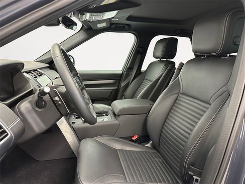 Used 2024 Land Rover Discovery Dynamic SE image 9