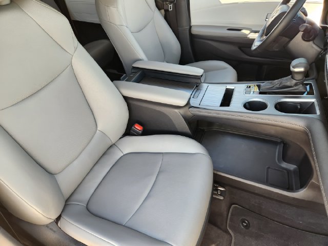 Used 2026 Toyota Sienna XLE FWD image 10