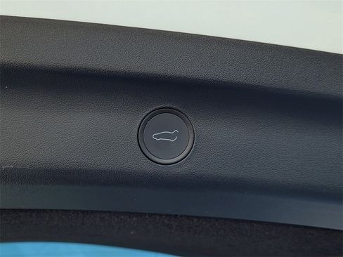 Used 2022 Tesla Model Y Long Range image 23