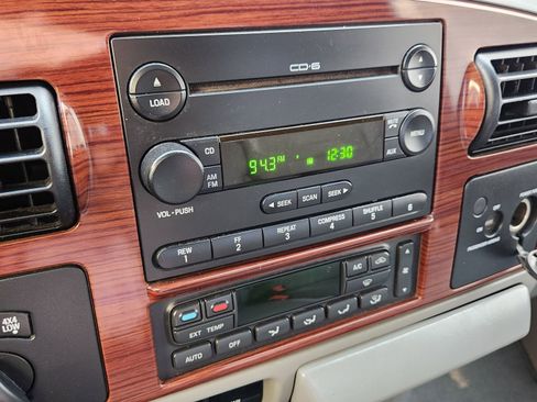 Used 2006 Ford F350 4x4 SuperCab DRW Super Duty image 19