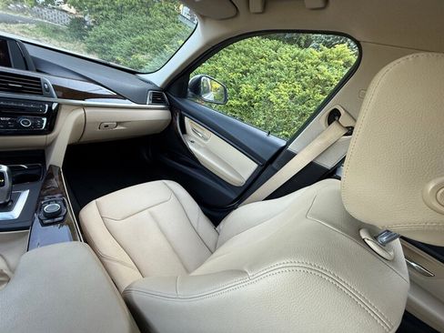 Used 2017 BMW 320i Sedan image 16