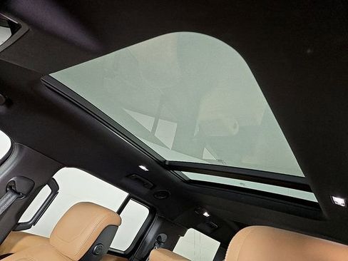 Used 2023 Land Rover Defender 130 SE image 14