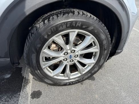 Used 2021 Ford Explorer XLT w/ Equipment Group 202A image 11