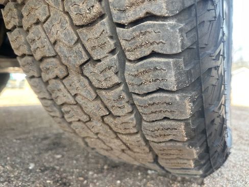 Used 2023 GMC Sierra 1500 AT4 w/ AT4 Premium Package image 11