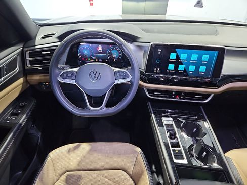 Used 2024 Volkswagen Atlas Cross Sport SE FWD image 28