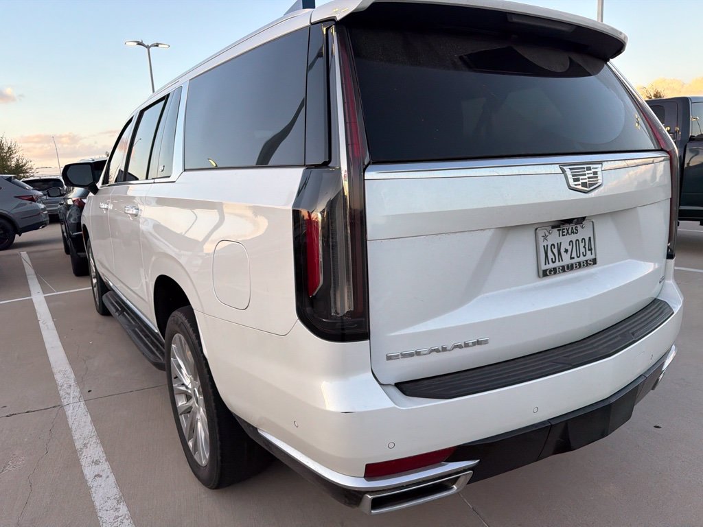 Used 2022 Cadillac Escalade ESV Premium Luxury RWD image 5