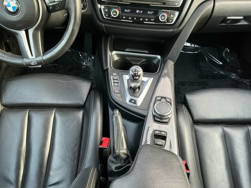 Used 2016 BMW M4 Convertible image 8