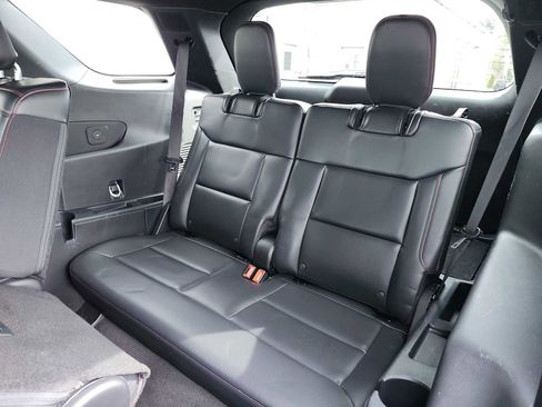 Used 2025 Ford Explorer ST-Line w/ ST-Line Street Pack image 16