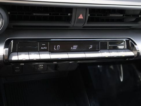 Used 2025 Toyota Prius LE FWD image 34