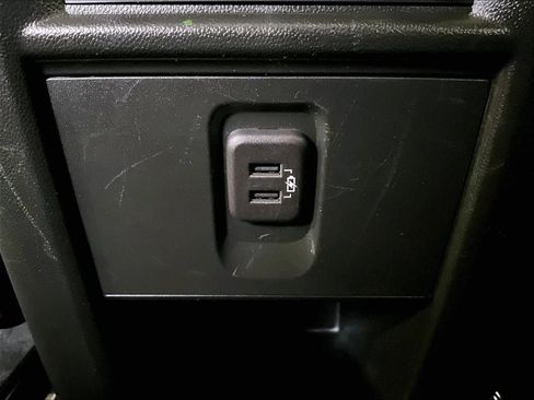 Used 2023 Chevrolet Traverse LT image 28