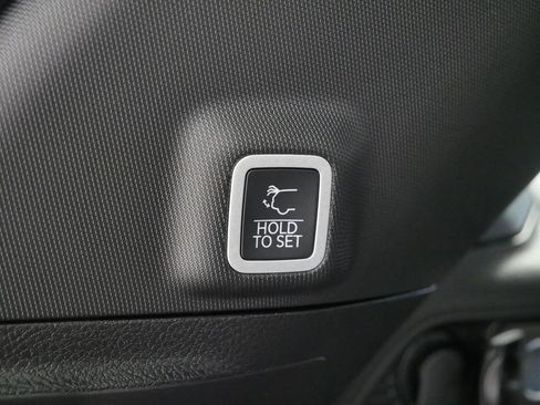 New 2025 Jeep Grand Cherokee Laredo w/ Luxury Tech Group I image 15