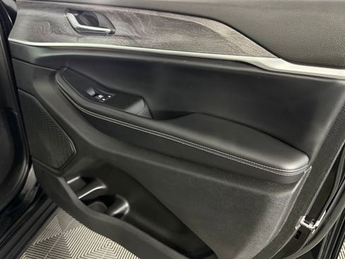 Used 2024 Jeep Grand Cherokee L Limited w/ Luxury Tech Group II image 35