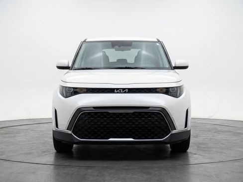 Used 2025 Kia Soul LX w/ LX Technology Package image 2
