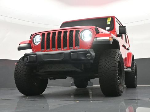 Used 2018 Jeep Wrangler Unlimited Sahara w/ LED Lighting Group AWD/4WD image 30